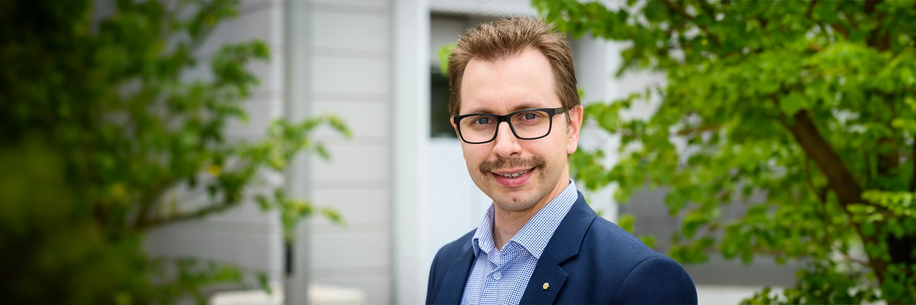 Dr Kamil Zuber against a background with trees